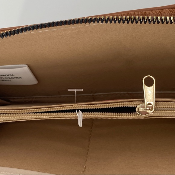 Jones New York Signature Wallet - Picture 6 of 8